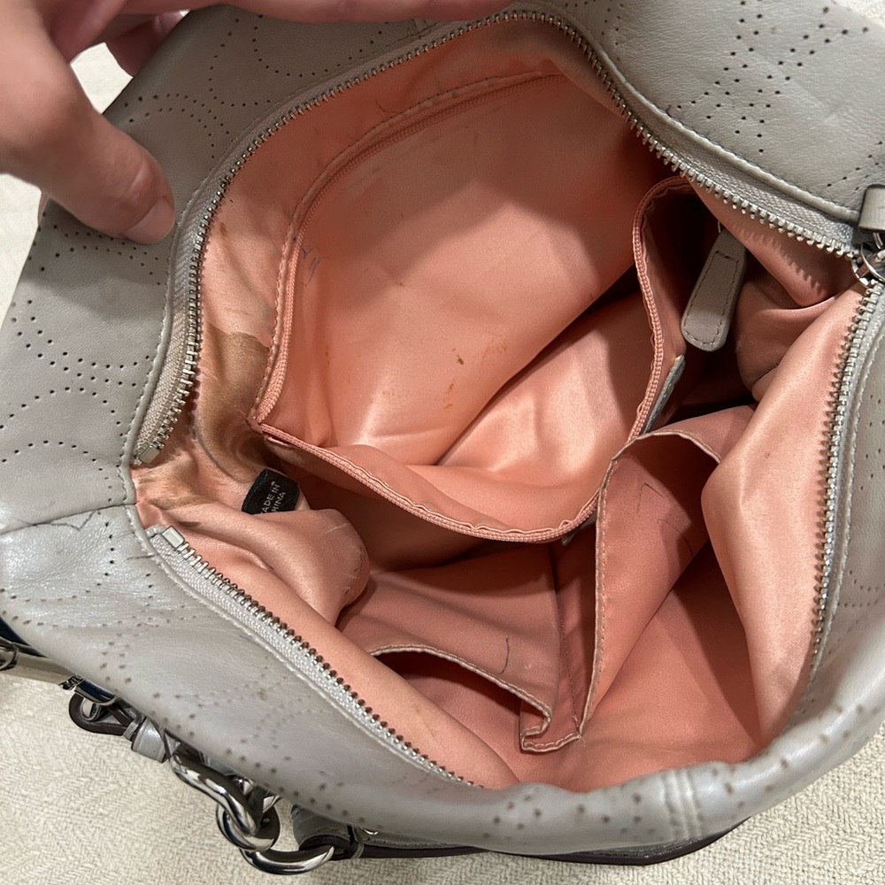 Elegant Gray Leather Handbag - Picture 7 of 7